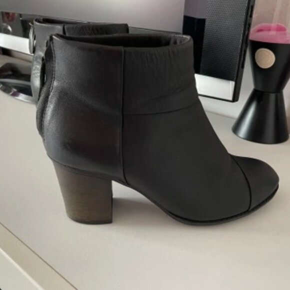 Clark's Enfield Tess Leather Ankle Boots - Picture 1 of 16